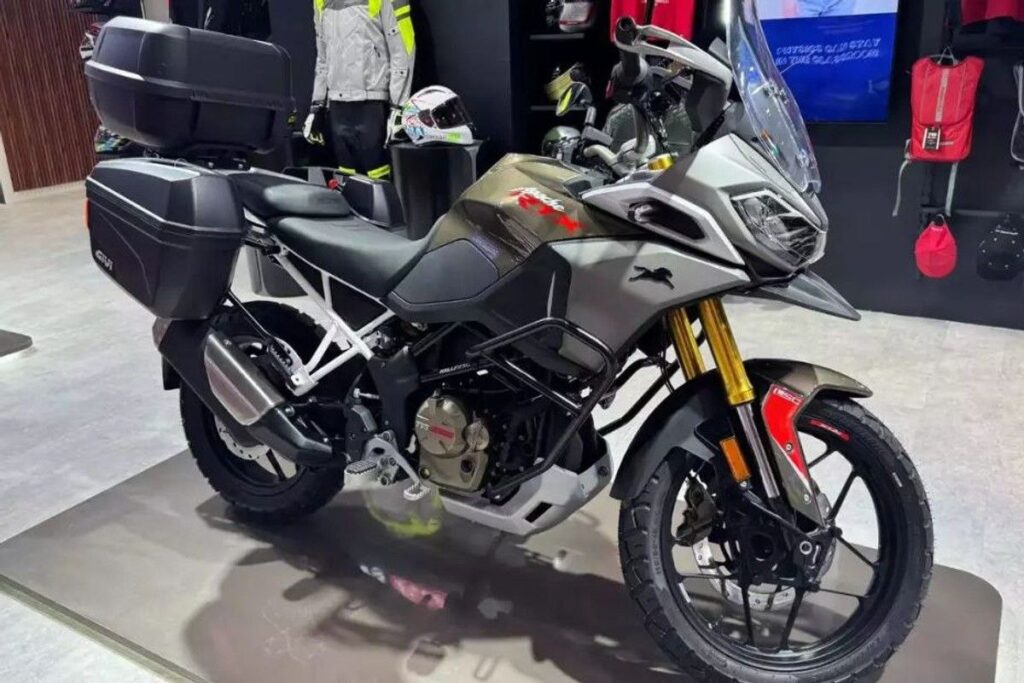 tvs apache rtx 300 adventure tourer